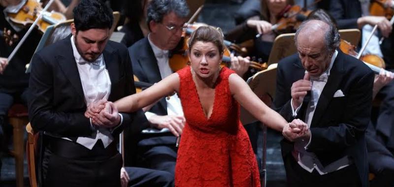 Vincenzo Costanzo (Rodolfo), Lana Kos (Luisa Miller) y Leo Nucci (Miller)